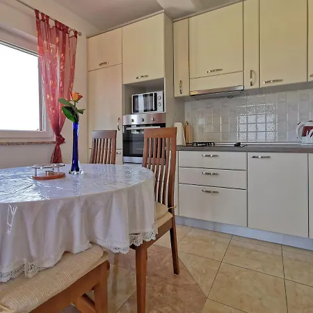 Apartment Kaja By Rent Istria